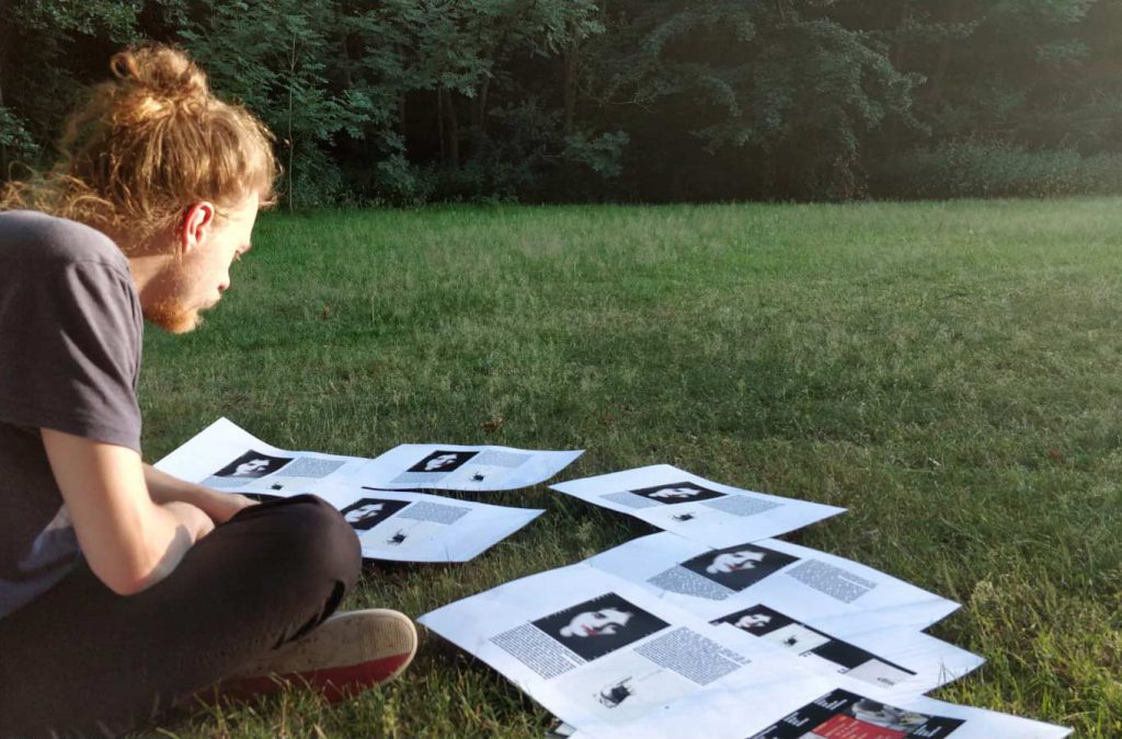 Linus-Knappe-Layouts-im-Park